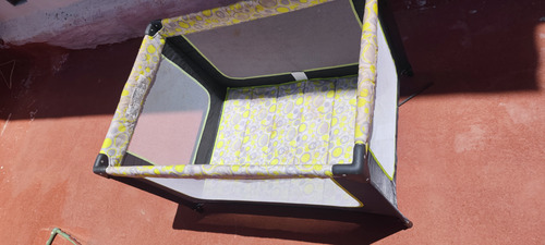 Cuna Cama Portable Con Base Firme Verde (Usado)