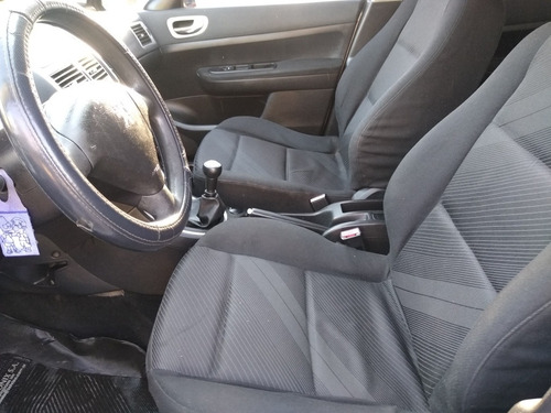 Imagen 10 de 13 de Peugeot 307 2010 1.6 Sedan Xs 110cv Mp3