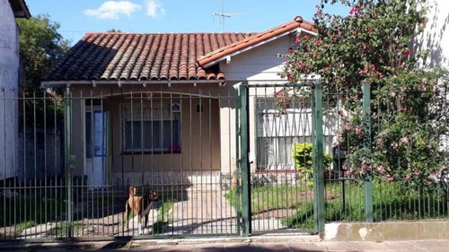 Imagen 2 de 17 de Chalet 4 Ambientes Con Jardín En Excelente Ubicación!