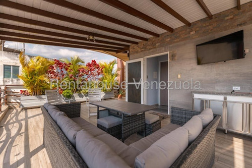 Imponente Y Moderno Ph En Venta En Los Chaguaramos. Yr25-18095. Servicio De Agua Constante, Gas Directo, Internet De Fibra Óptica Y Línea Cantv.