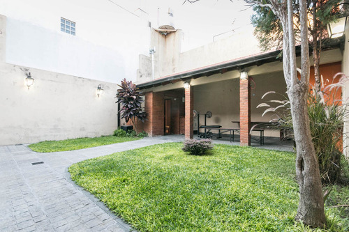 Chalet 2 Plantas Con Jardin Y Quincho