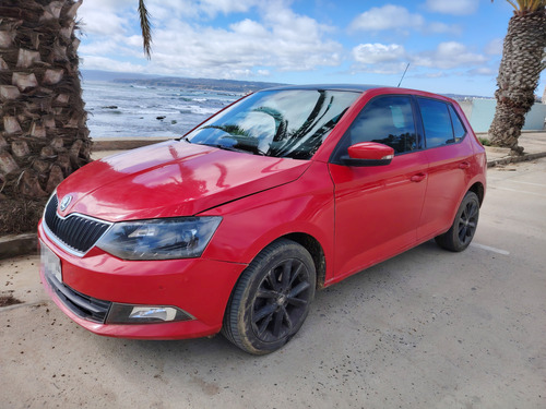 Vendo Mi Skoda Fabia Turbo Automático ¡vehículo De Asegur