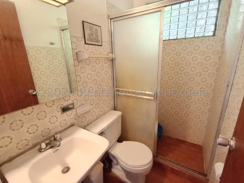 En Venta Hermosa Casa Con Anexo Y Amplio Jardín En Santa Paula