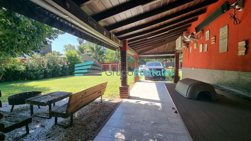 Casaquinta En Barrio La Union, A Mts De El Trebol, Con 3 Dormitorios Y Piscina