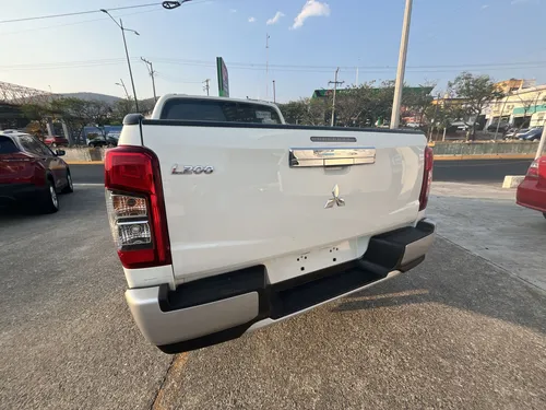 Mitsubishi L200 2.4 Glx Cabina Doble 4x2 Mt