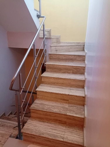 Imagen 6 de 16 de Rosaura Cortez Vende Town House En Lomas Del Este Valencia Res. Lomas Alto