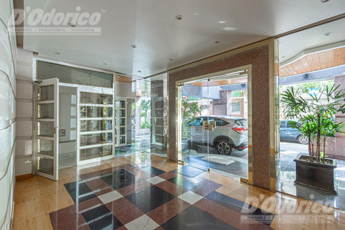 Exclusivo Piso De 4 Dormitorios En Suite 2 Cocheras Y Baulera En Venta En Flores.