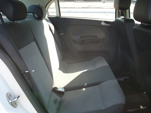 Imagen 7 de 9 de Volkswagen Gol Sedan 2014