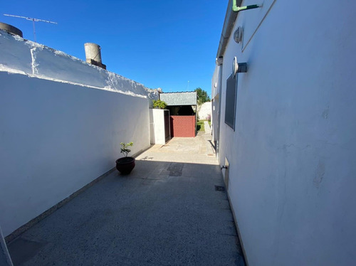 Casa En Venta 2 Dormitorios Y Parque. La Plata