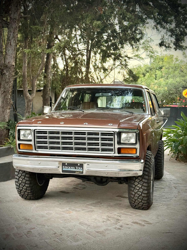 Ford Bronco V8