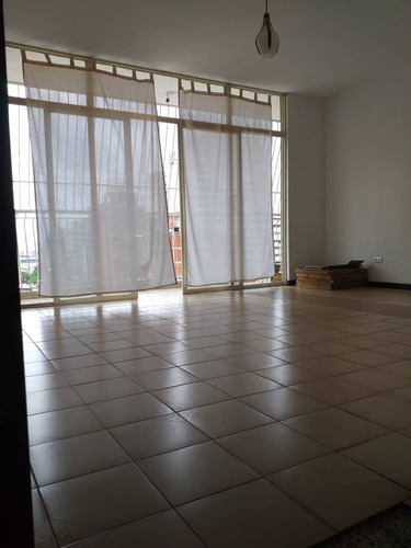 Imagen 2 de 15 de Apartamento En Venta En La Av Baralt