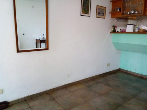 Imagen 3 de 13 de Casa Triplex De 2 Dormitorios Con Cochera