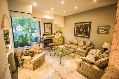 Casa En Venta En Valle Real Frente A Parque