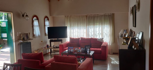 Chalet Impecable En Zona Residencial.