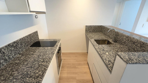 Departamento En Venta En San Telmo Con Balcon.
