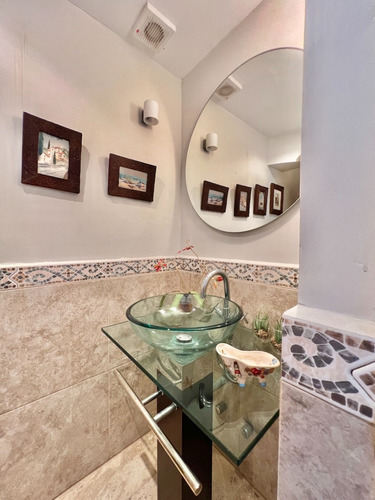 Gran Casa En Primera Línea Con Vista Impresionante, Zapallar