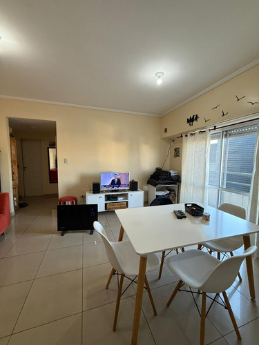 Departamento En Venta De 2 Ambientes Al Frente Con Balcón - Villa Dominico