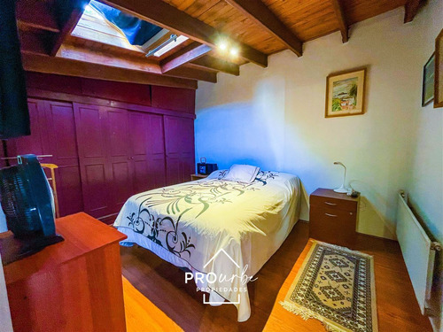 Venta Casa,los Dominicos Las Condes, 4 Dormitorios, Piscina.