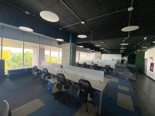 Oficina Plug And Play De 3,439 M² En Renta: Espacio Amplio Y Listo Para Ocuparlo
