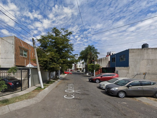 Casa En Venta En Los Girasoles Con 183 M2 De Terreno Con 4 Recamaras.
