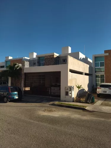 Casa En Privada En Leandro Valle, 3 Recámaras, Alberca, Coch | Metros  Cúbicos