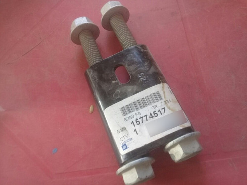 15774517 Tornillos De Defensa Delantera Yukon Silverado (Usado)