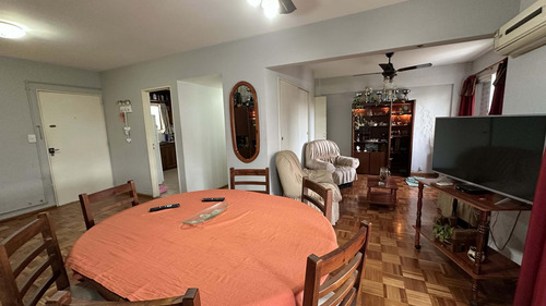 Amplio Departamento Céntrico - Permuto Por Casa En Pueblo Belgrano O U. Oeste