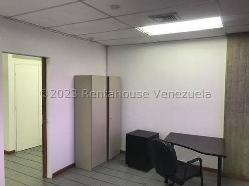 Cur. Oficina En Venta En Los Cortijos De Lourdes 24-7012 Yg