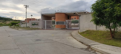 Imagen 6 de 13 de Invalmhouse. Apartamento Urbanización Canaima 3 Guatire