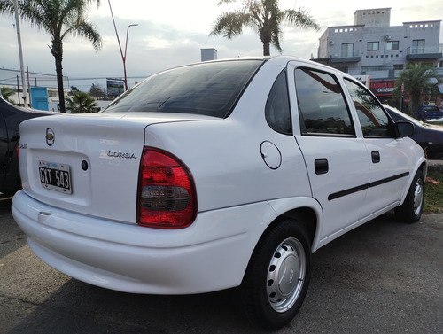 Chevrolet Corsa Classico 4P super 1.6N