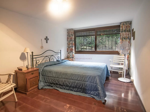 Casa De Gran Tamaño En Venta En Zona Del Golf, Punta Del Este.
