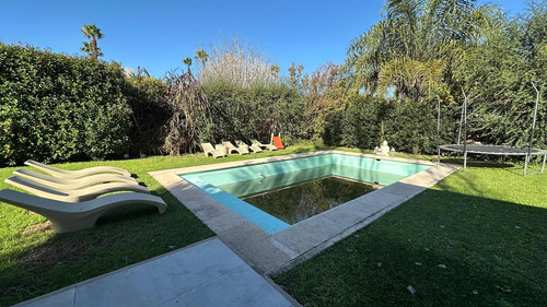 Venta/ Permuta Casa 4 Dormis Y Comodín En Funes Hills San Marino