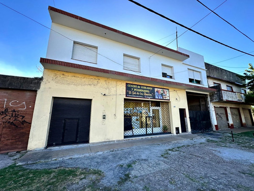Casa Con Locales En Venta En Rafael Calzada