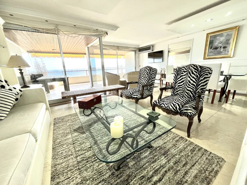 Apartamento En Venta En Edificio Espigon Frente Al Puerto