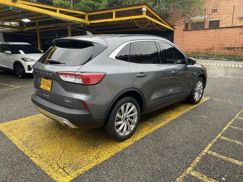 Ford Escape 2.5 Titanium Hibrido At 4x4 2022