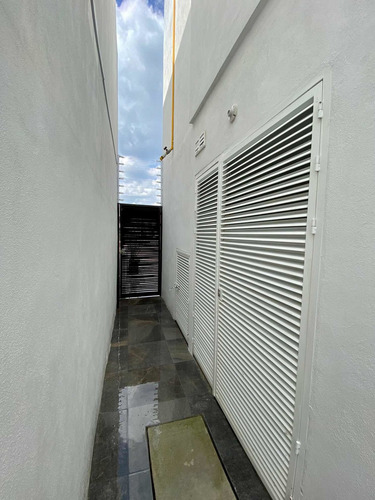 Imagen 3 de 14 de Casa En Venta Pontevedra, Tlajomulco, López Mateos Sur
