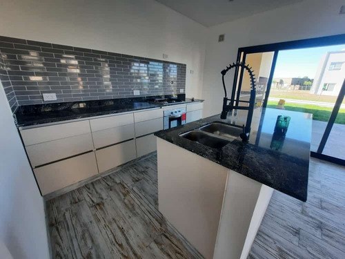 Imagen 4 de 16 de Casa En Venta San Ramon Pilar Del Este