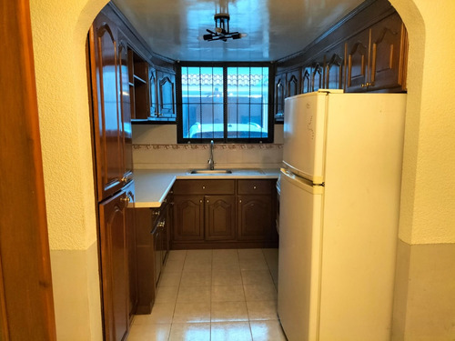 Se Vende Casa En Fraccionamiento Los Arcos En Excelente Ubicación Calle Con Parque Área Verde De Ambos Lados,