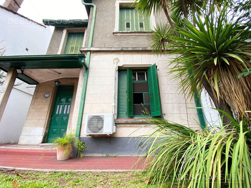 Venta Casa De Estilo 5 Ambientes Con Jardín - Caseros