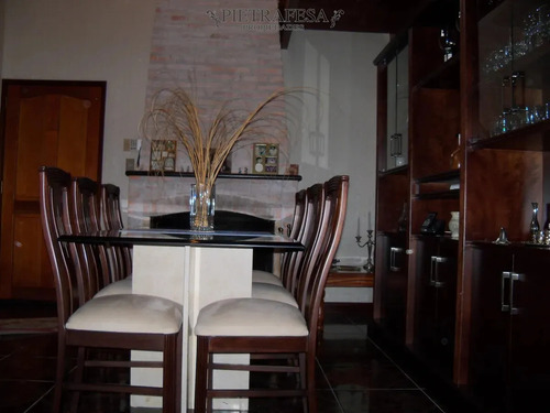 Casa En Venta Con Piscina, 3 Dorm, 4 Baños, Garaje-colón