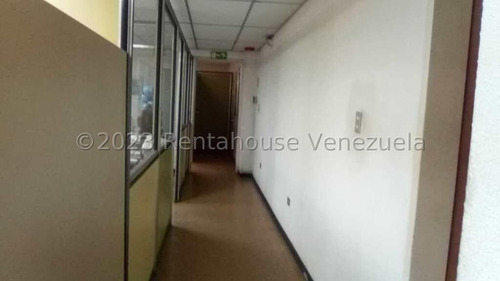 Edificio Industrial Con Mucho Potencial En Venta En La Yaguara Smb 24-10718 Yy