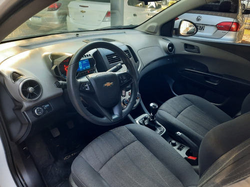 Imagen 13 de 15 de Chevrolet Sonic 1.6 Lt M/t 2014