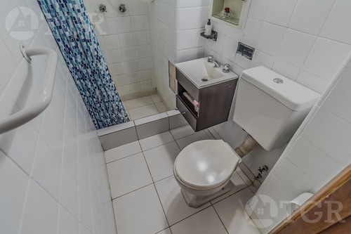 Semipiso En Venta En Recoleta, 3 Dormitorios Con Dependencia Y Balcon Corrido Al Frente