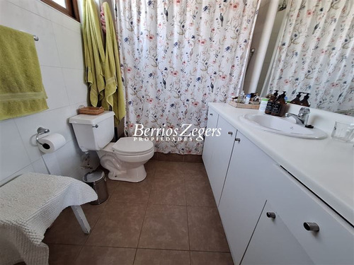 Casa Venta 4 Dormitorios, San Carlos De Apoquindo,las Condes