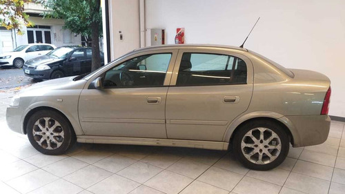 Chevrolet Astra Gls 2.0 2010 Con Gnc