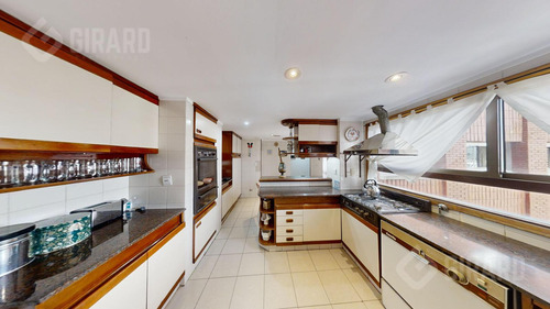 Piso En Venta Con Vista Panoramica, Ubicado En La Exclusiva Diagonal Pueyrredon.