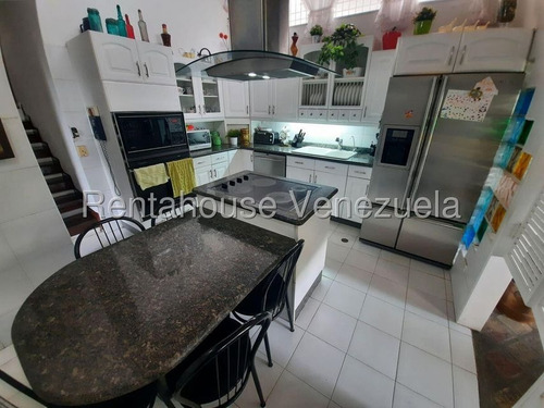 Bello Townhouse En Venta Ubicado En La Tahona 25-15574