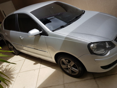 Volkswagen Polo Sedan 1.6 Vht Comfortline Total Flex I-motio