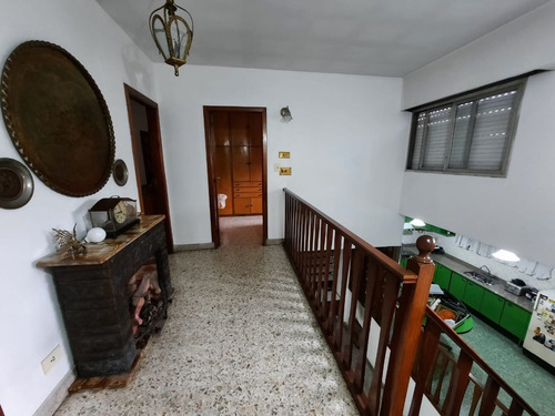 Ph Tipo Casa De 422 M². 4 Ambientes. Sobre Avenid.