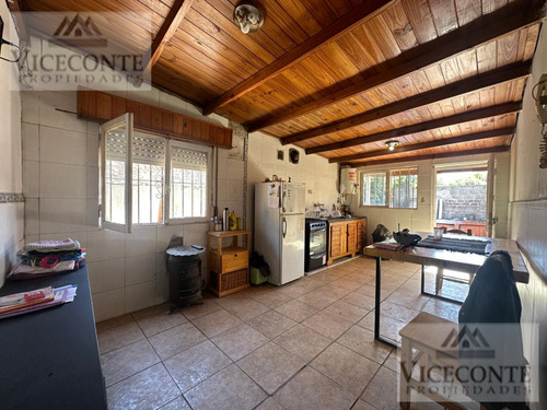 Casa 240 M2, Calle Malvinas Argentina Nro. 38, Chascomús, Provincia De Buenos Aires